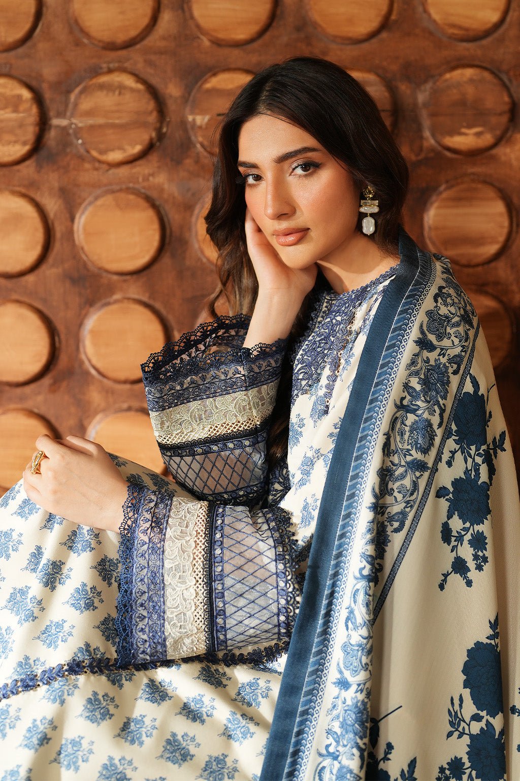 Iznik | Winter 25 | IPF - 07 - is Ivory dress from Iznik - Ladies Clothes - Maria Faisal