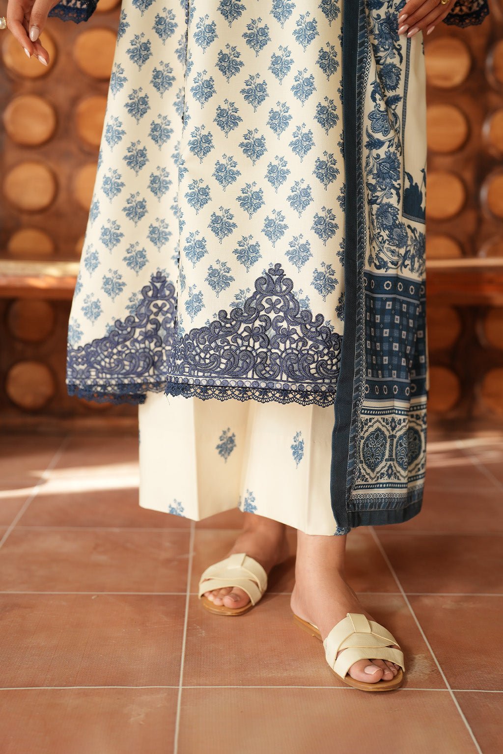 Iznik | Winter 25 | IPF - 07 - is Ivory dress from Iznik - Ladies Clothes - Maria Faisal