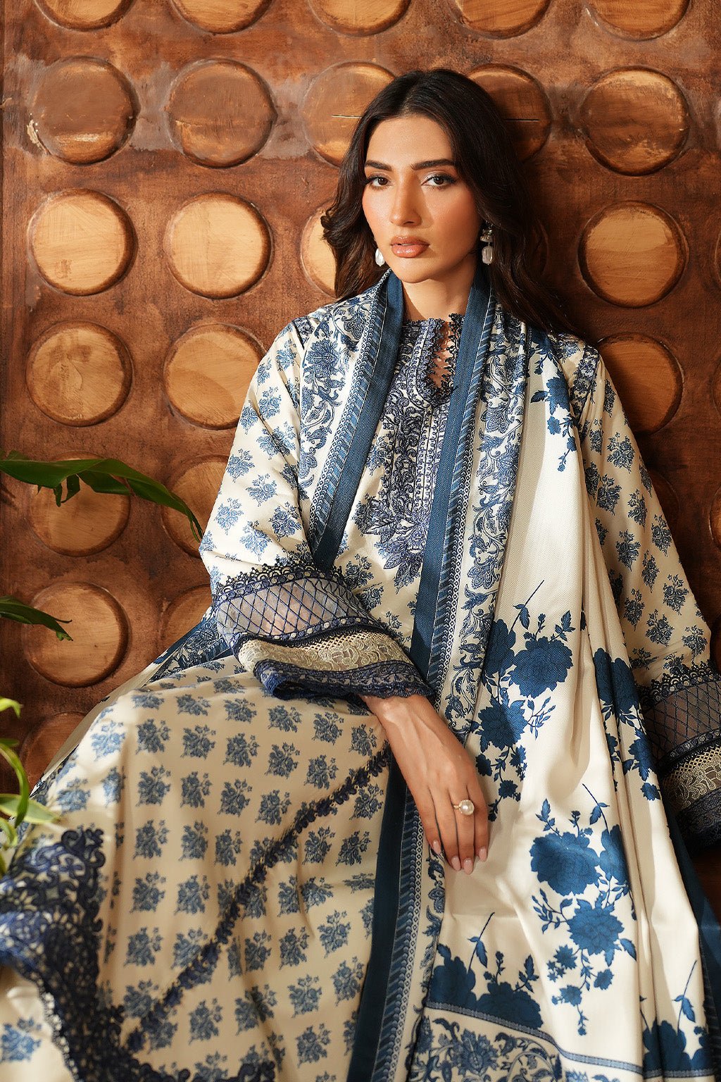 Iznik | Winter 25 | IPF - 07 - is Ivory dress from Iznik - Ladies Clothes - Maria Faisal