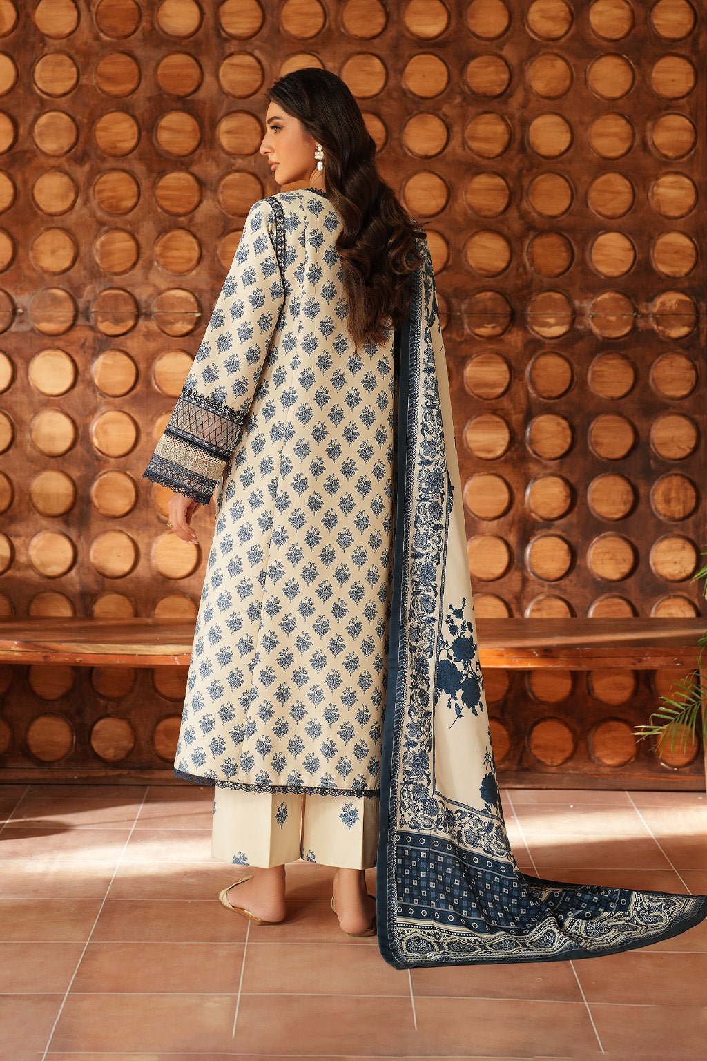 Iznik | Winter 25 | IPF - 07 - is Ivory dress from Iznik - Ladies Clothes - Maria Faisal
