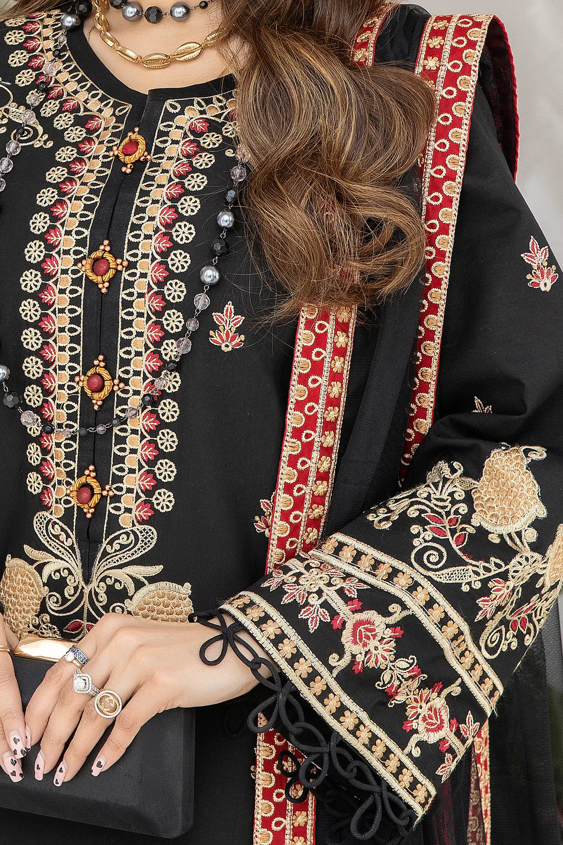 Mohagni | Muntazir Luxury Lawn 24 | AM-05 - Ladies Clothes 