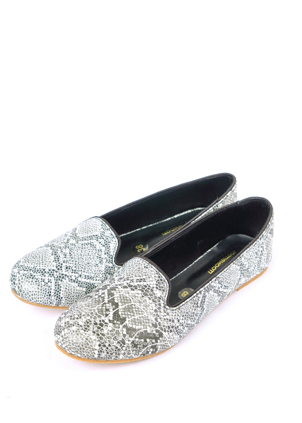 Monochrome Textured Loafers - Waniyas