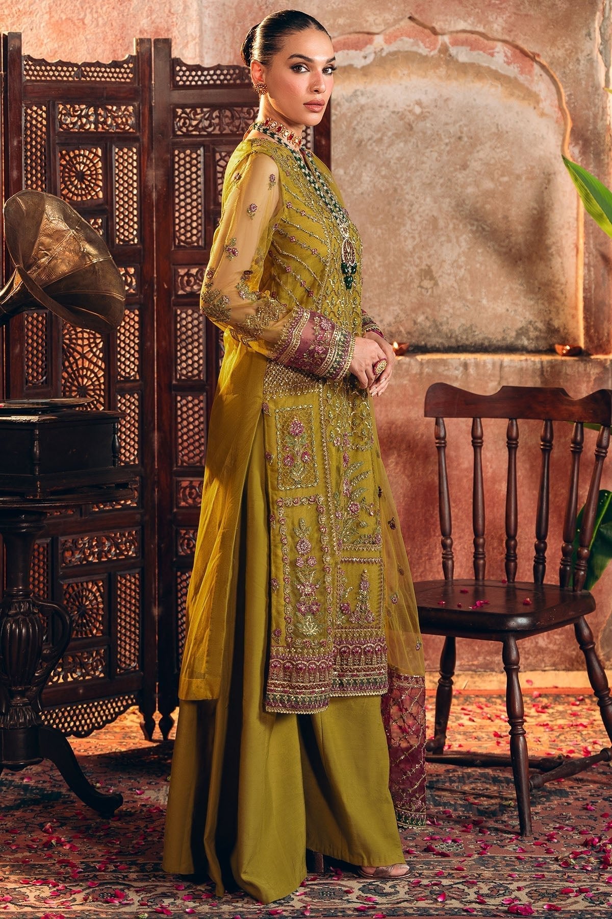Motifz | Luxury Formal | 4824 - ALMAS - is Green dress from Motifz - Ladies Clothes - Maria Faisal
