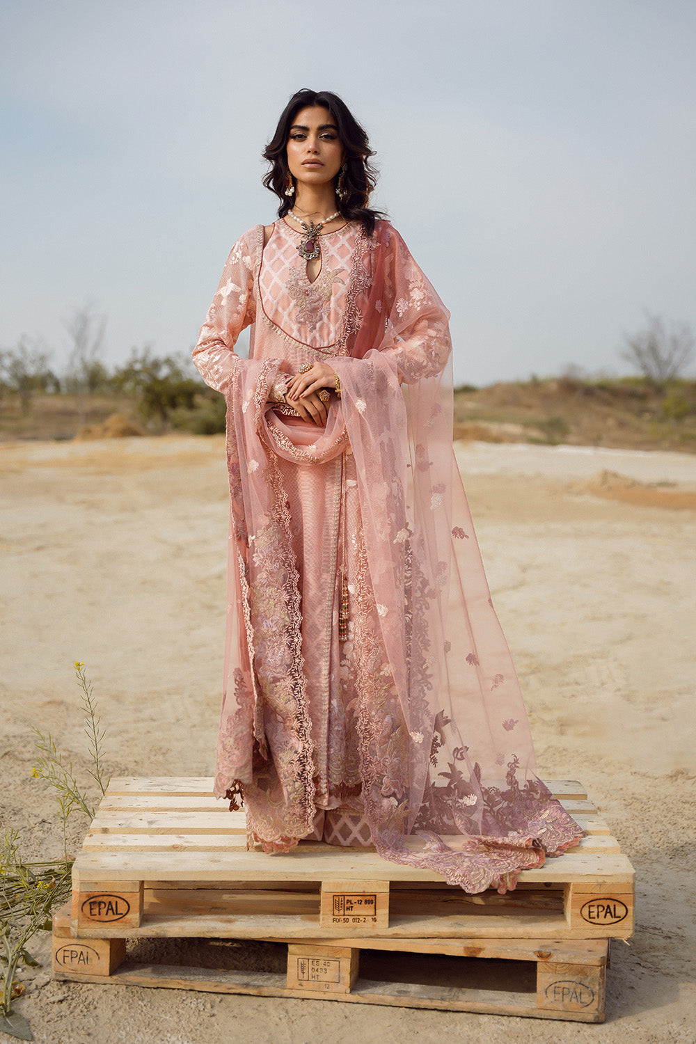 Nilofer Shahid | Verve Summer 24 | Sasha (3pc)  Verve SS 24 - Maria Faisal