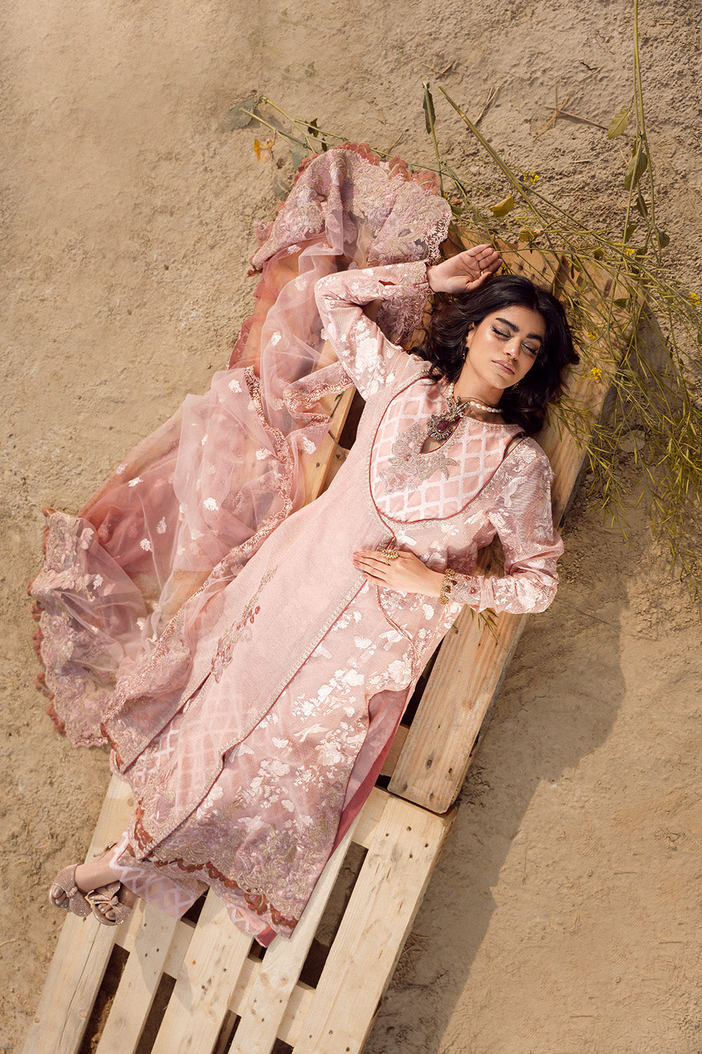 Nilofer Shahid | Verve Summer 24 | Sasha (3pc)  Verve SS 24 - Maria Faisal
