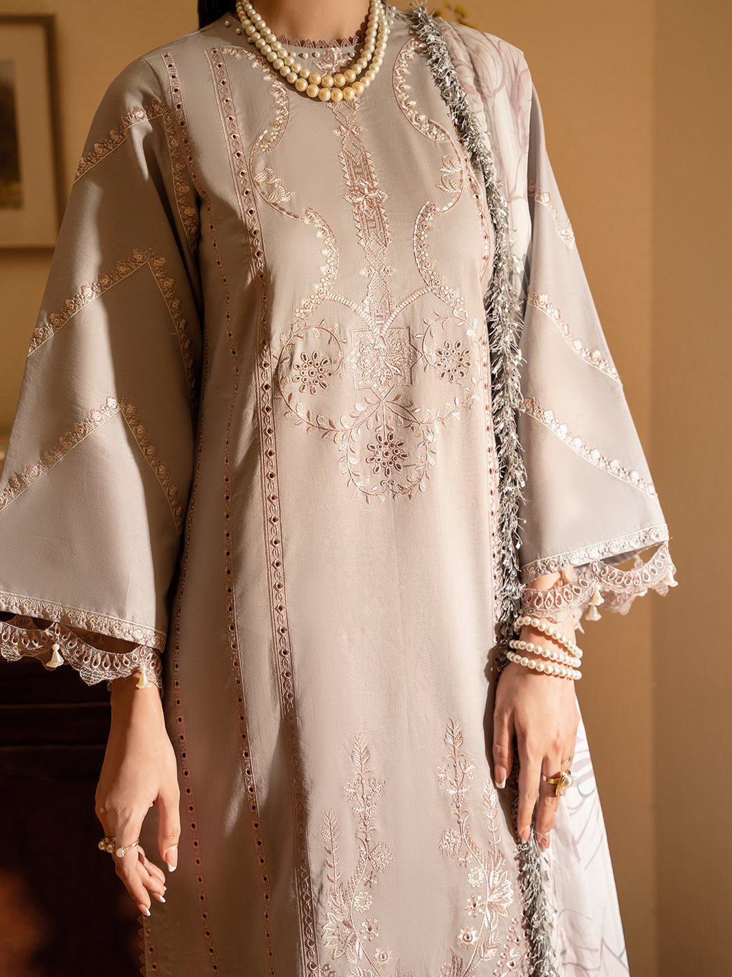 Izel | Dastak Luxury Lawn | SAAYE - Ladies Clothes 