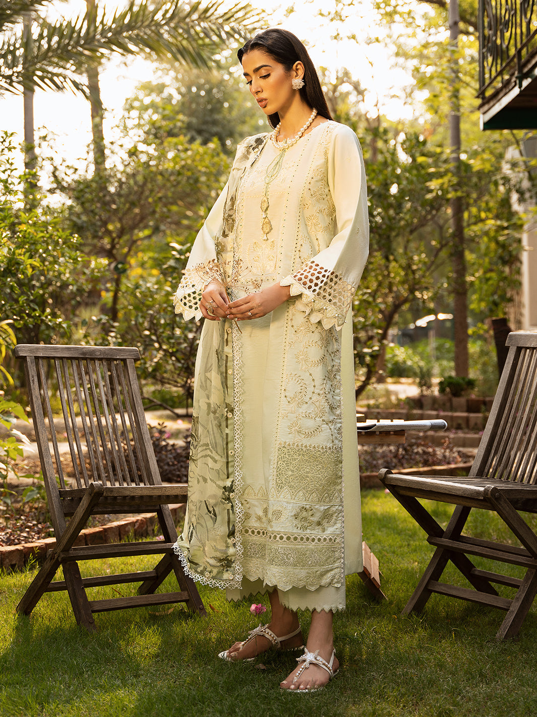 Izel | Dastak Luxury Lawn | SIRAA - Ladies Clothes 