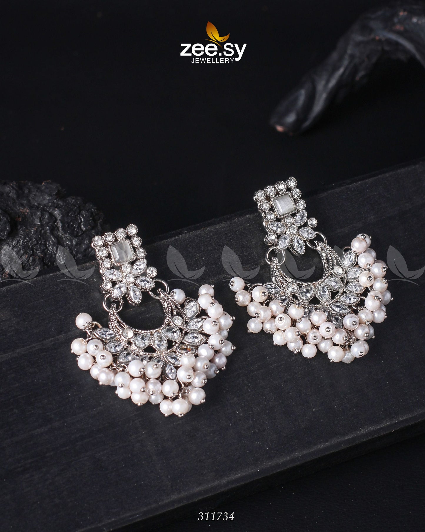 Lily Earrings - Earrings 