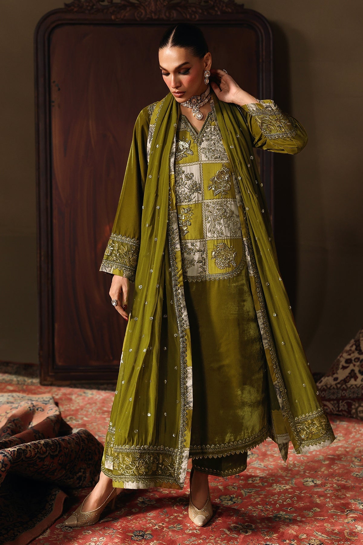 CVT5-02 – authentic Pakistani dress from the Signora Velvet 25 collection for women in the UK