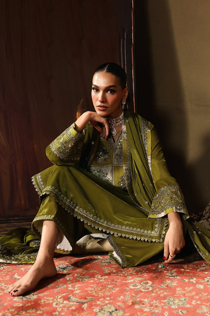 CVT5-02 – authentic Pakistani dress from the Signora Velvet 25 collection for women in the UK