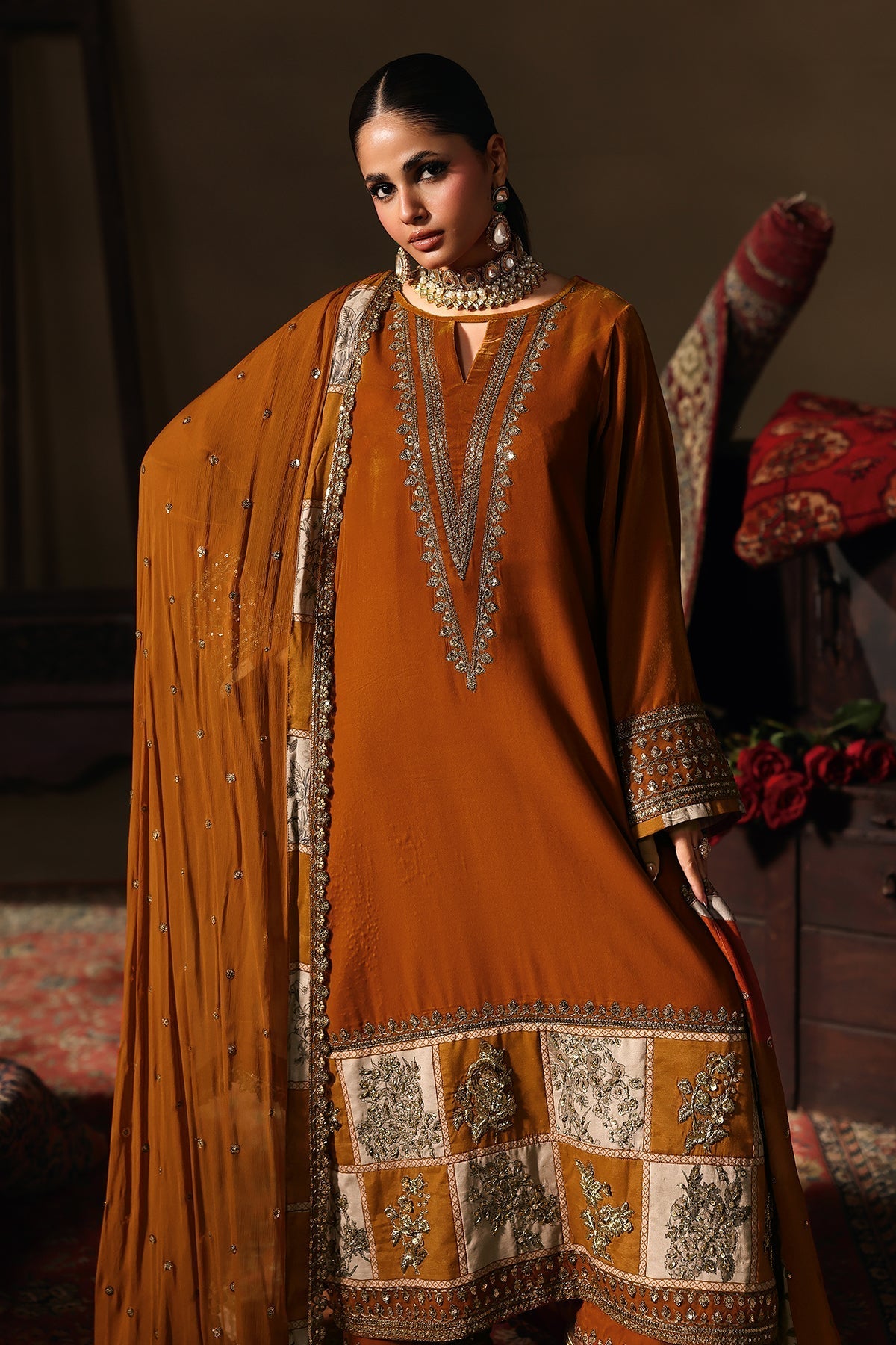 CVT5-04 – authentic Pakistani dress from the Signora Velvet 25 collection for women in the UK