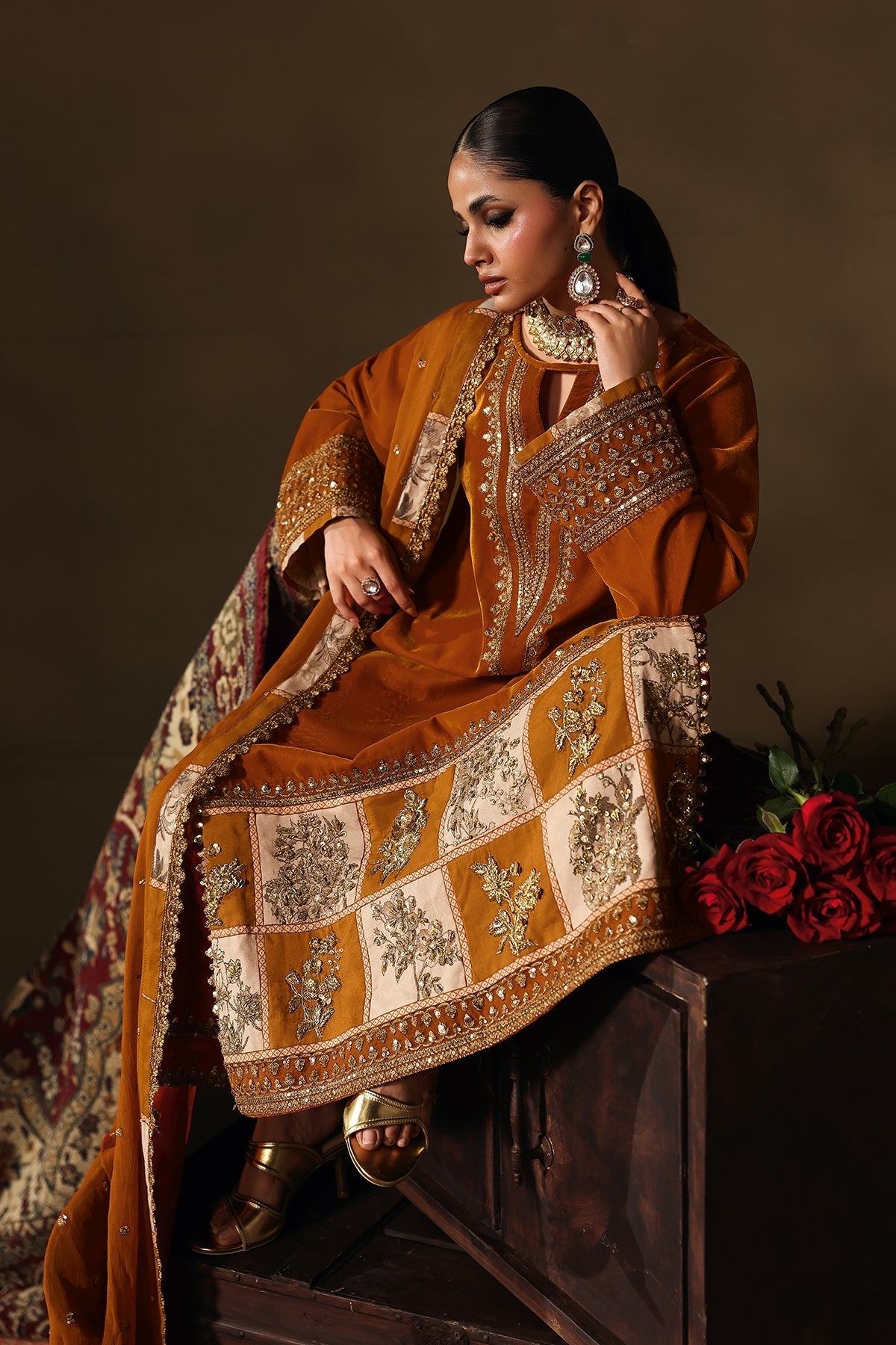 CVT5-04 – authentic Pakistani dress from the Signora Velvet 25 collection for women in the UK