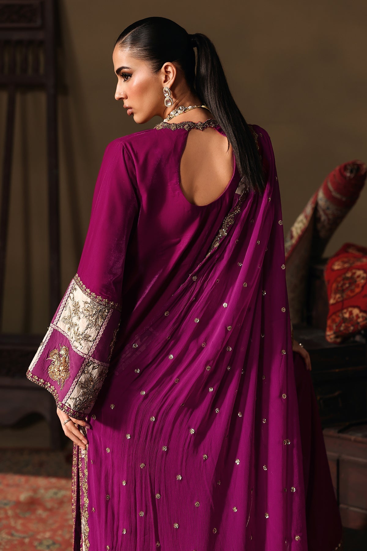 CVT5-08 – authentic Pakistani dress from the Signora Velvet 25 collection for women in the UK