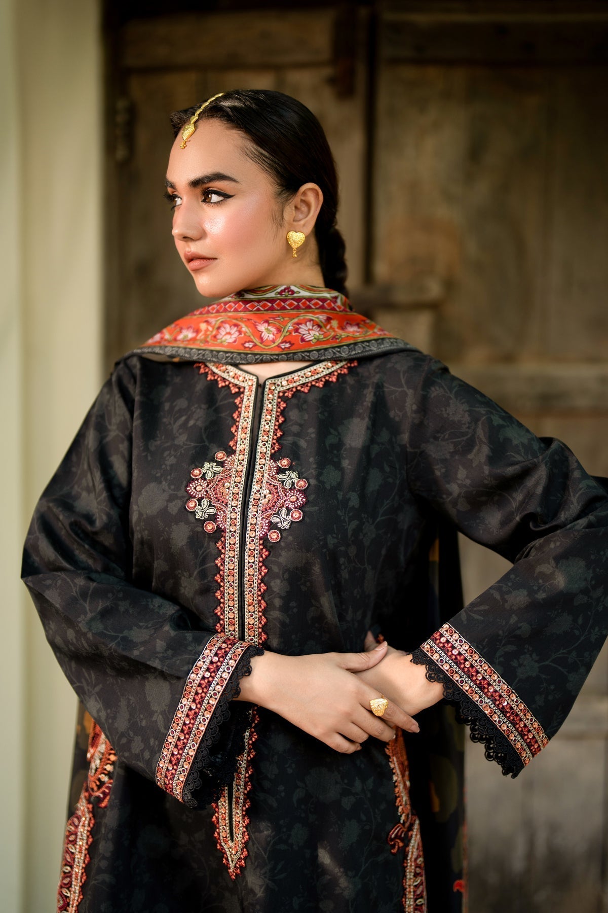 Xenia Formals | Autumn Refresh | ESAAD - is Black dress from Xenia Formals - Ladies Clothes - Maria Faisal