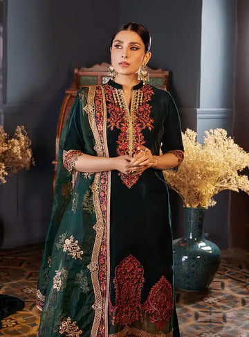 Zainab Chottani | Luxury Velvet Collection 23 | Zelena