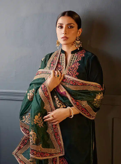 Zainab Chottani | Luxury Velvet Collection 23 | Zelena